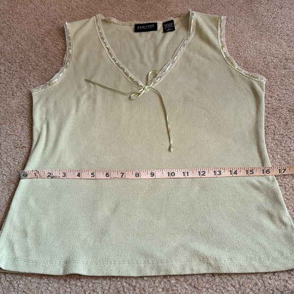 ⭐️ NEW YORK & COMPANY - Green Sleeveless Top - Size Large - Picture 10 of 10
